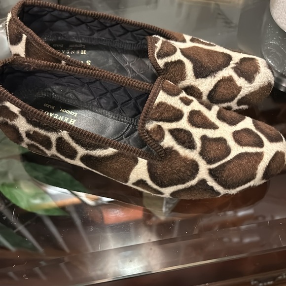 Shipton & Heneage EUC handmade giraffe “slippers” - Picture 3 of 8